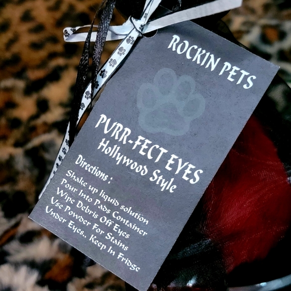 Cat Eye Wipes Stain Remover w Cherry Toy - Picture 3 of 4